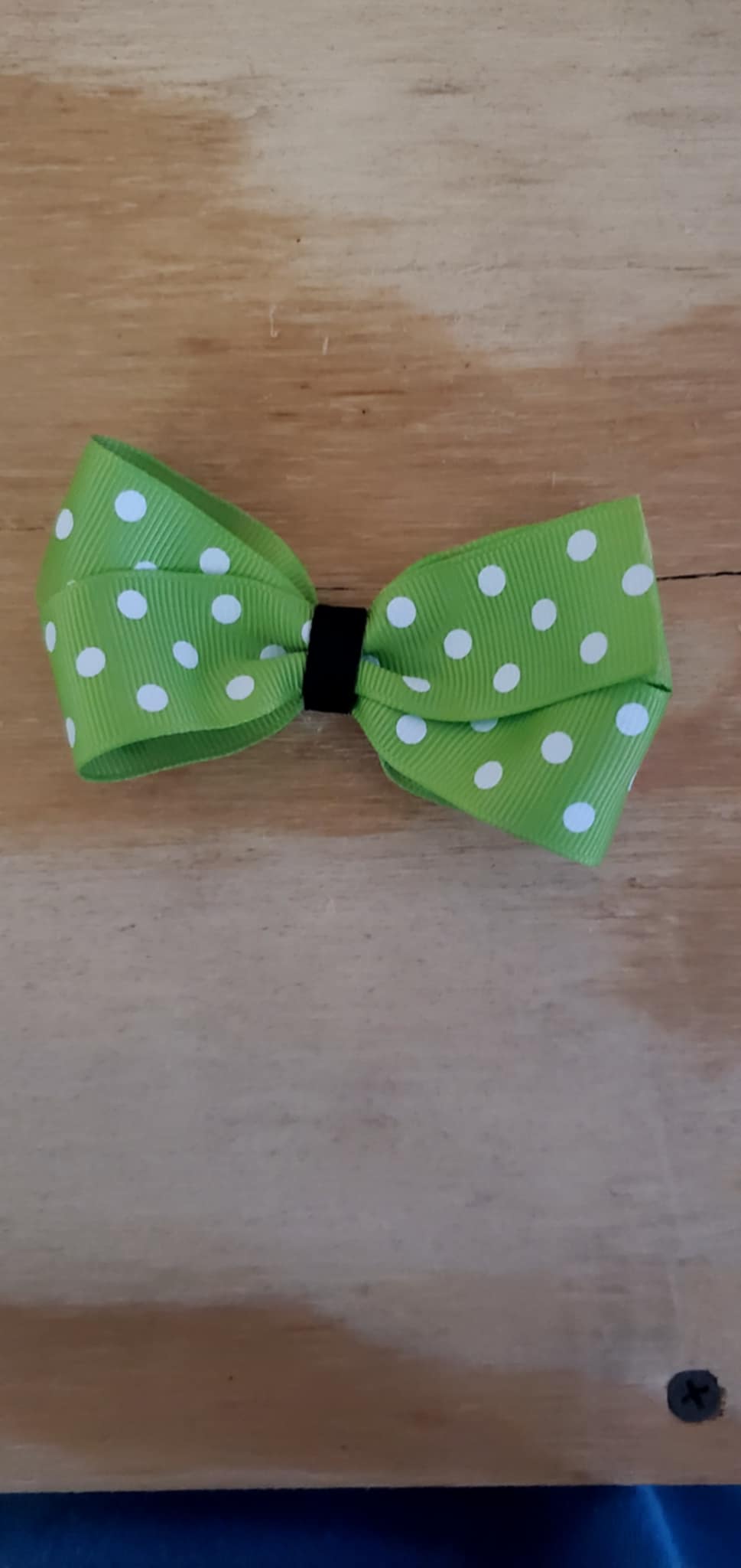 4 inch Girls Hairbow (Green w/ polka dots)