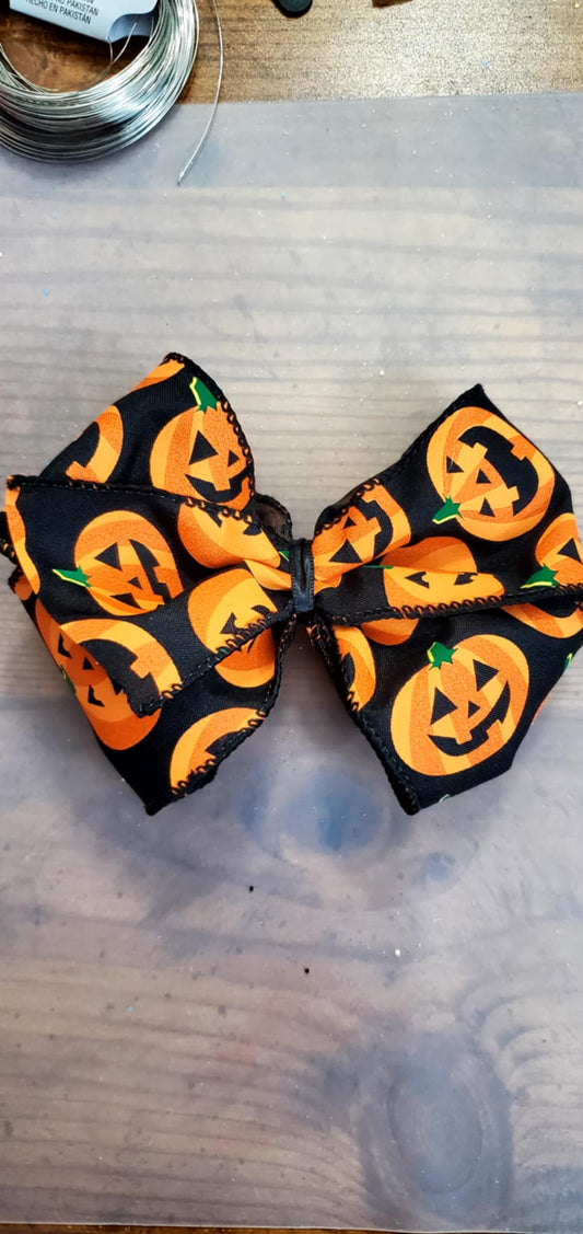 4 inch Girls Hairbow (pumpkins)