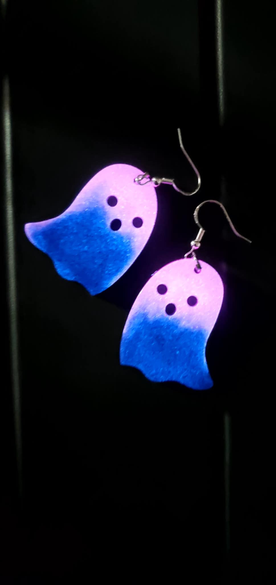 Ghost earrings (pink and purple glow)