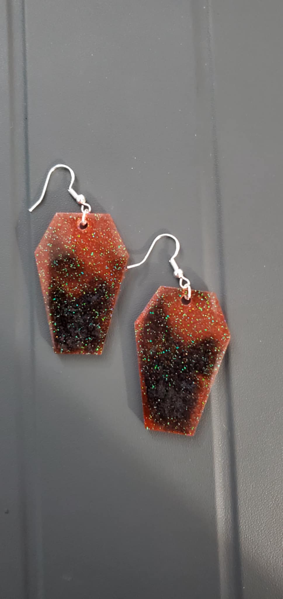 Coffin earrings (black mica and red glitter)