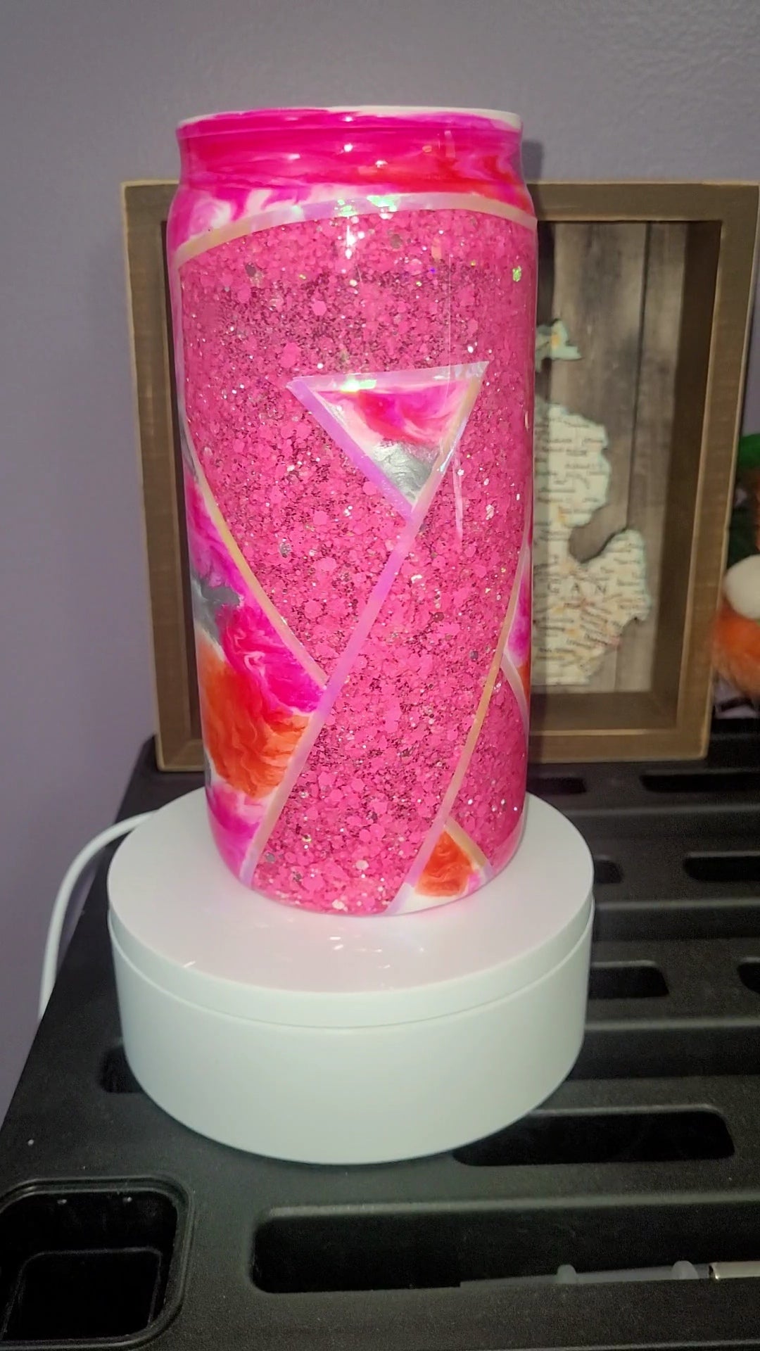 1041 ~ 20oz Pink Ribbon ink swirl-white base