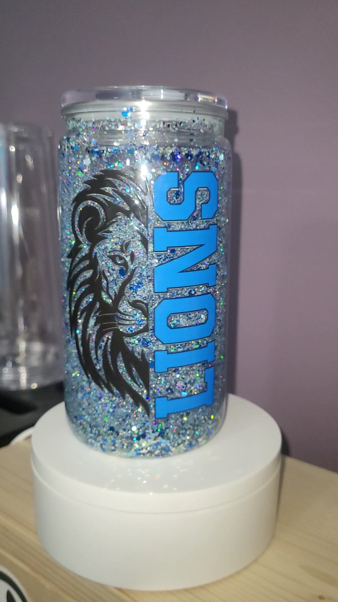 1033 ~ 16oz Snow Globe Lions