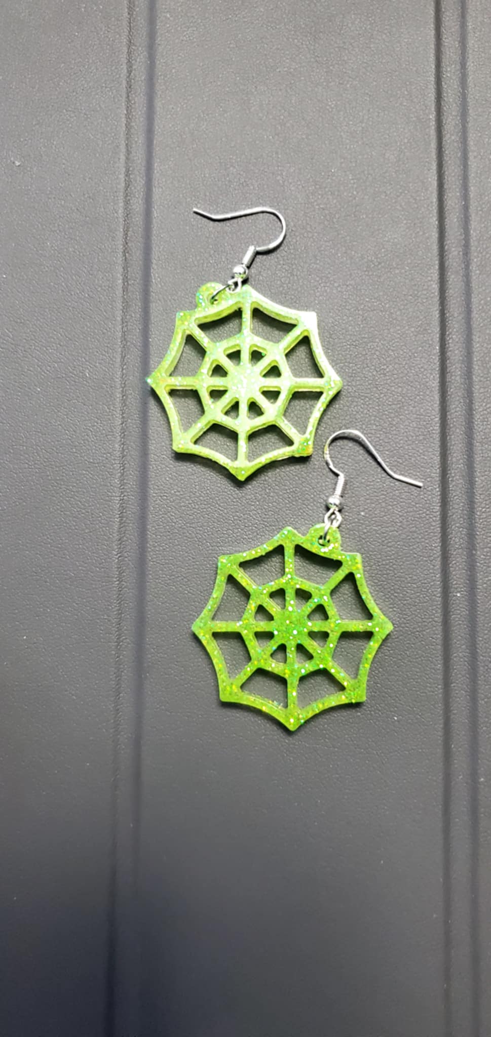 Spiderweb earrings (neon green glitter)