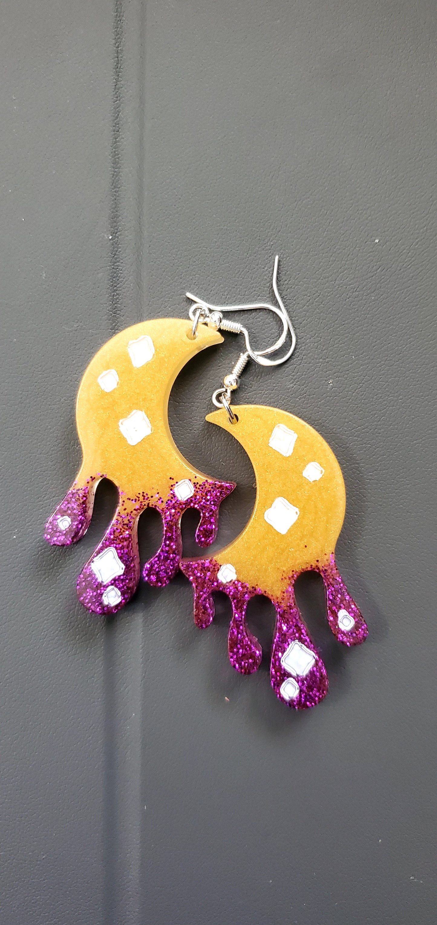 Design your own Epoxy resin earrings