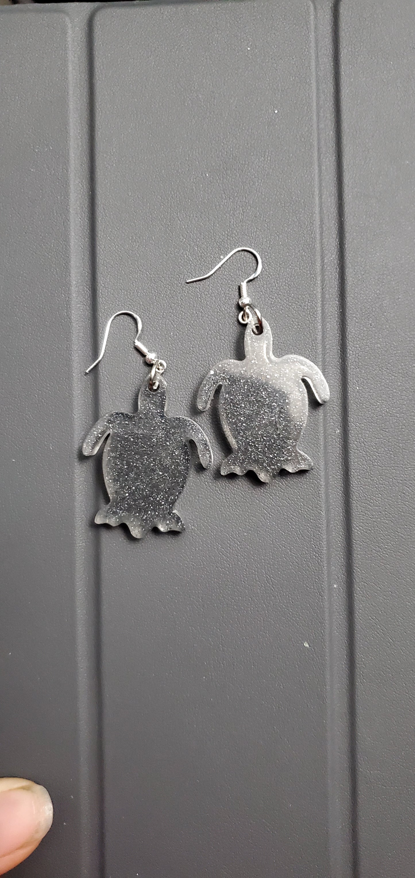 Turtle earrings (gray shimmer)